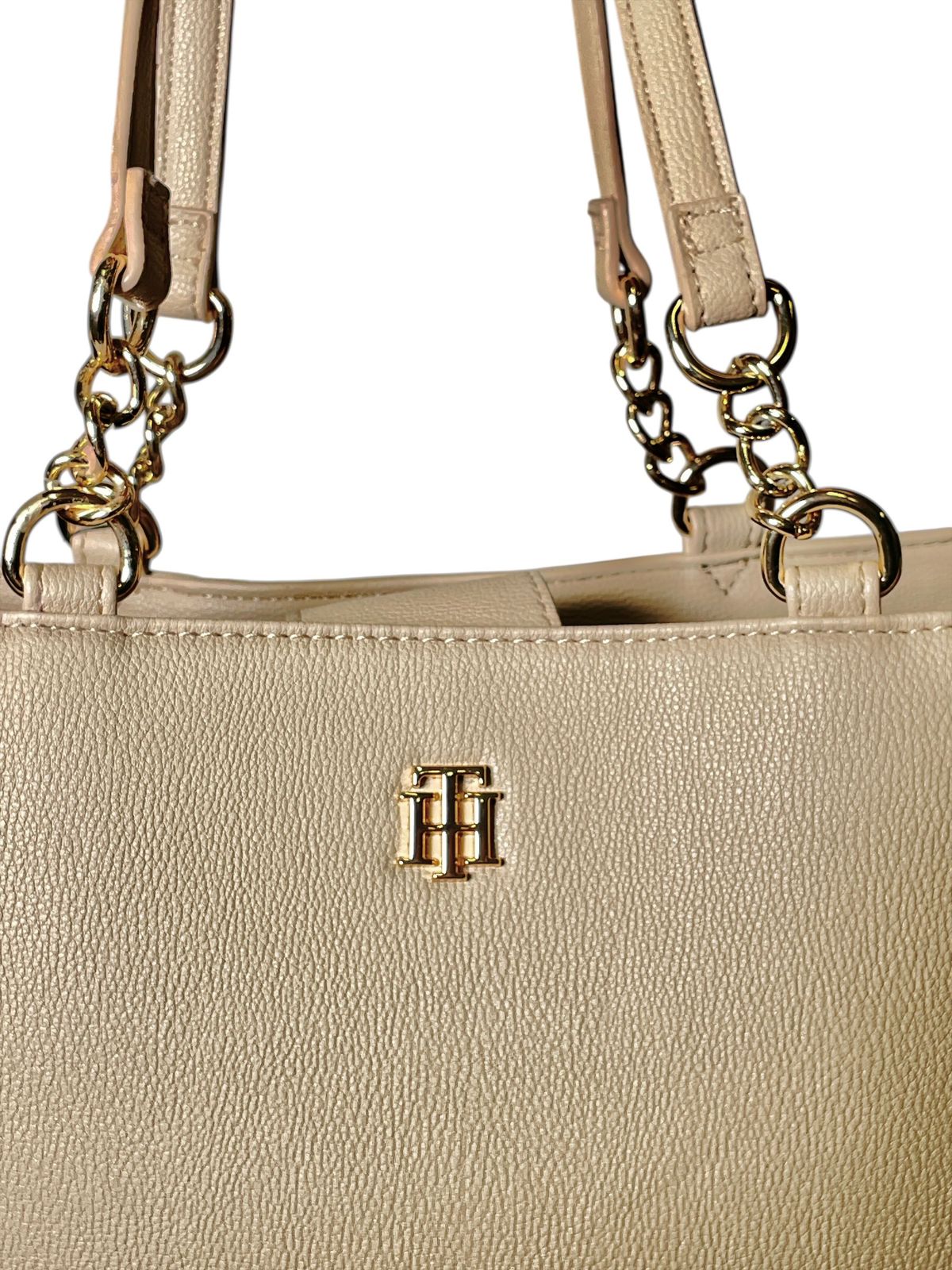 Bolsa Tommy Hilfiger Beige con Asa Cadena | Elegancia Sofisticada