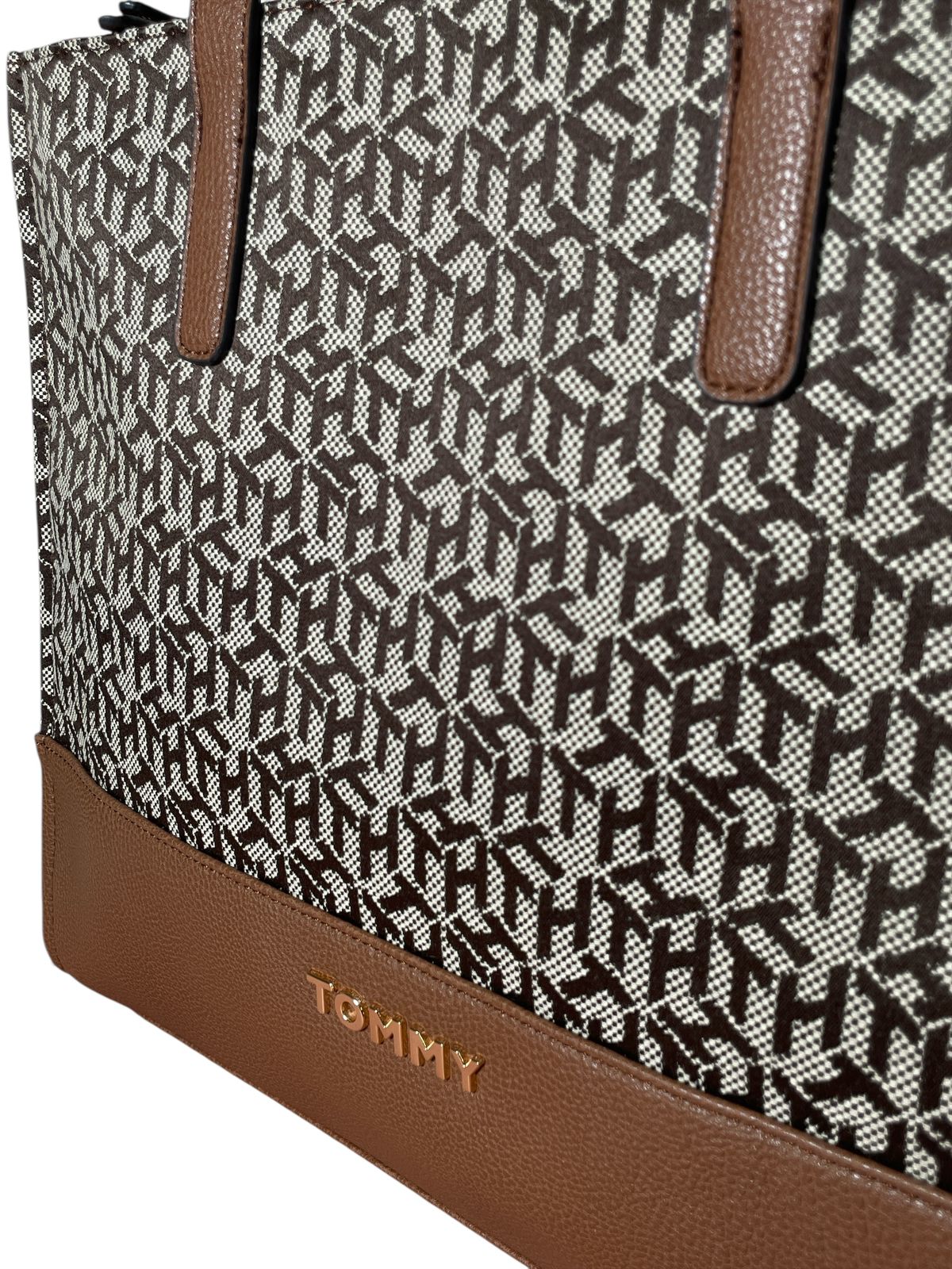 Bolsa Tote Tommy Hilfiger Café Monogram – Elegancia que va contigo